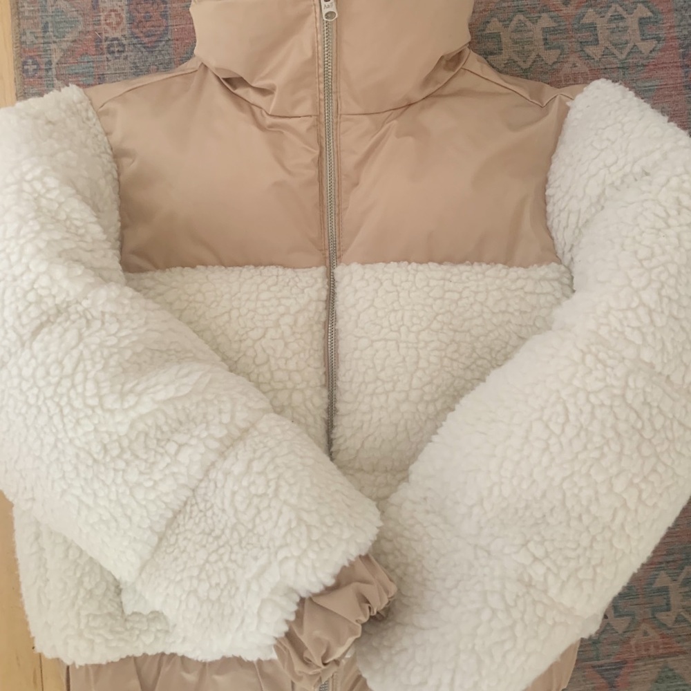 Abercrombie Puffer Jacket NWT Small